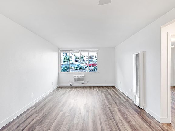 3rd image of 2738 Pomeroy Ave #105