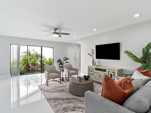 5th image of 5727 Mirror Lakes Boulevard