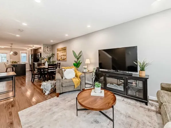 2400 W Ravenswood Vw SE #1515, Airdrie, AB T4A 0V7