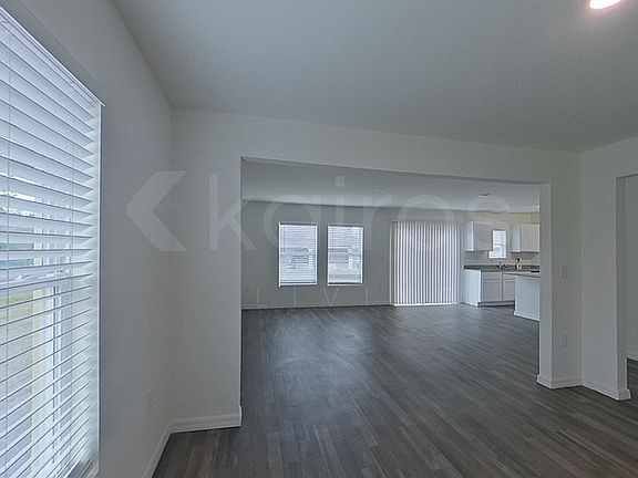 3rd image of 21262 Quesada Ave