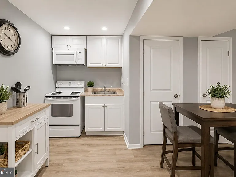 904 S Monroe St — Photo 11