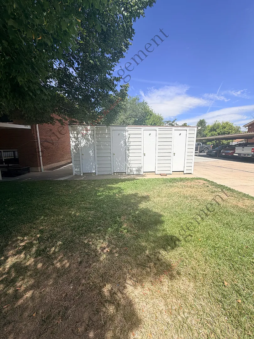 1214 Riverdale — Photo 3