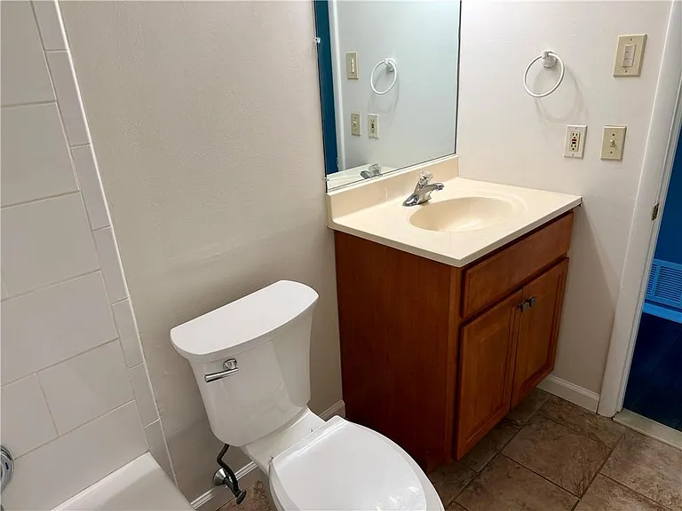 2402 Woodstock Dr #A — Photo 15