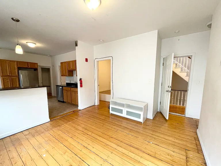 52 Delle Ave #2F — Photo 3