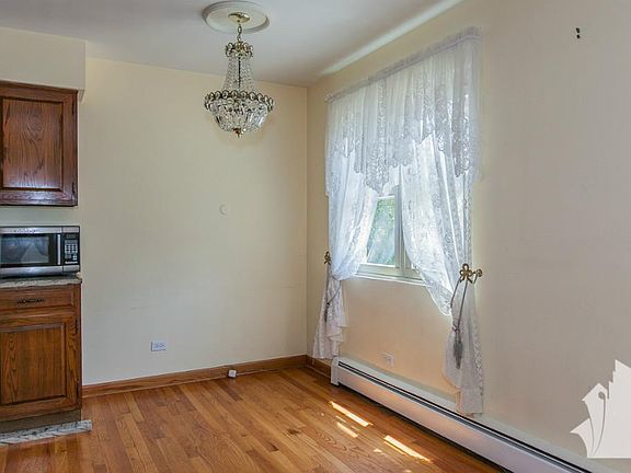 5th image of 2424 W Berwyn Ave