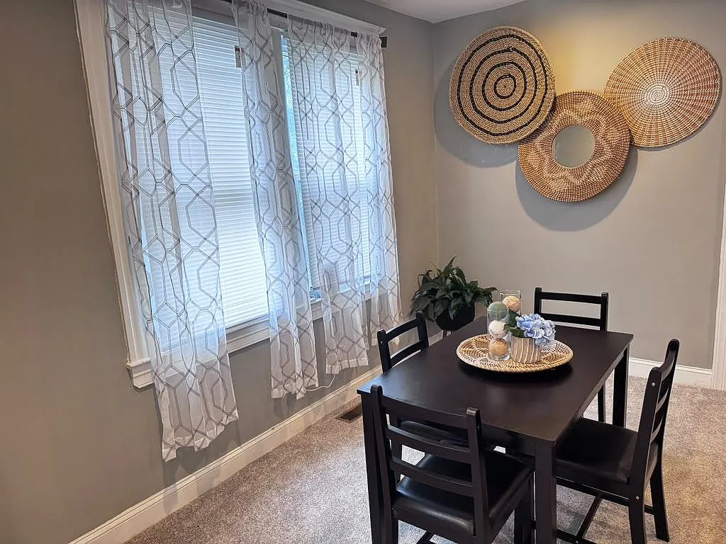 3 bed, 2.5 bath, 1416 sqft, $931 — Photo 2