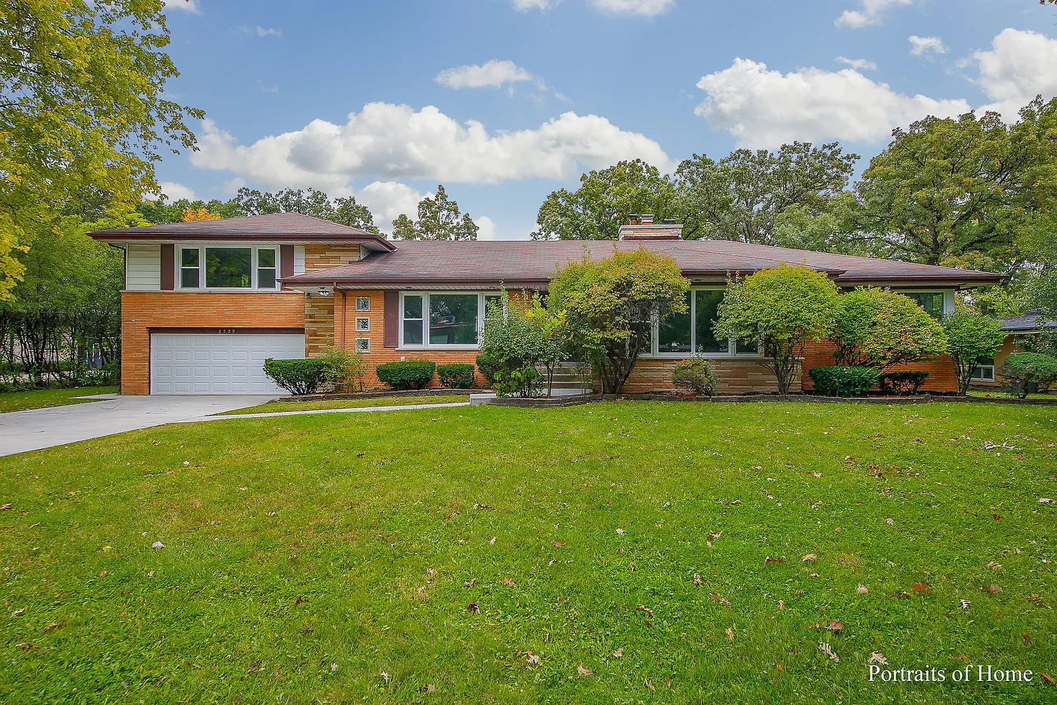2529 Country Club Dr photo 1