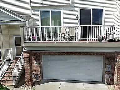 2 bed, 1.5 bath, 1404 sqft, $2,095 — Photo 2