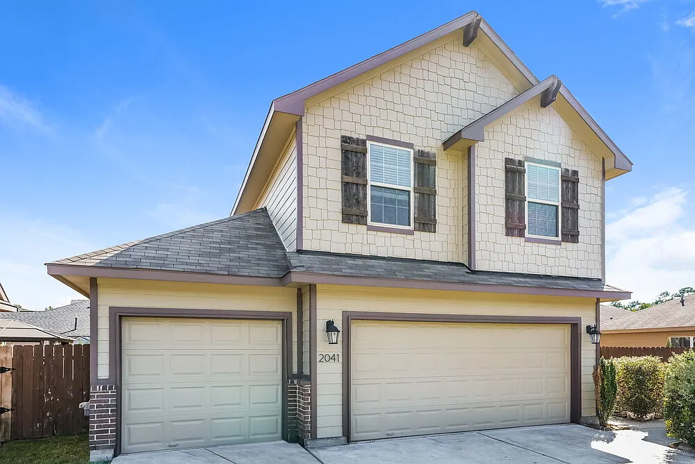 4 bed, 2.5 bath, 2354 sqft, $2,500 — Photo 1