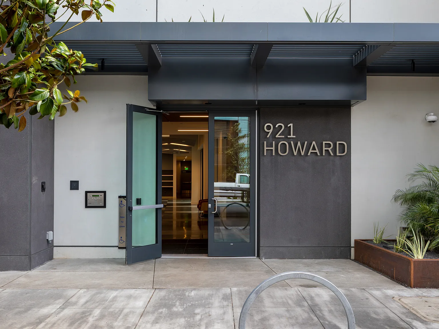 921 Howard — Photo 4