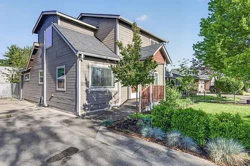 323 Mary St Photo 1