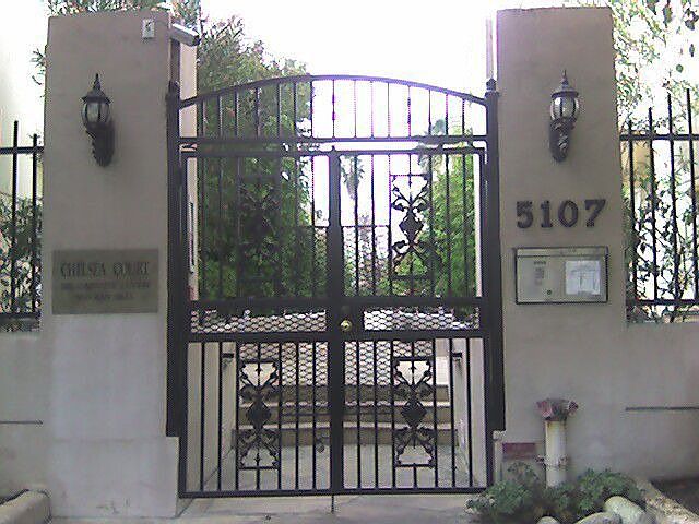 SECURED ENTRY W/CALL BOX
