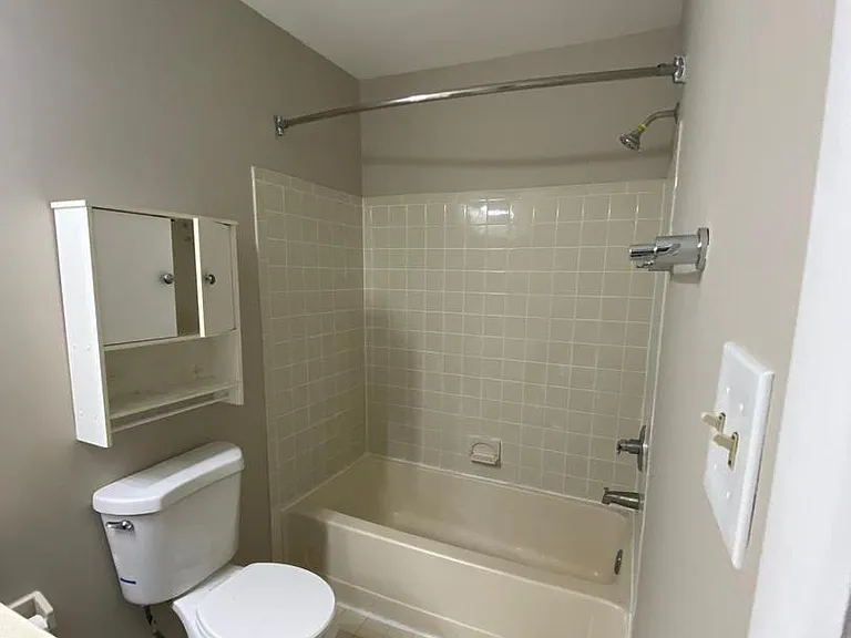 254 Hampshire Dr — Photo 5