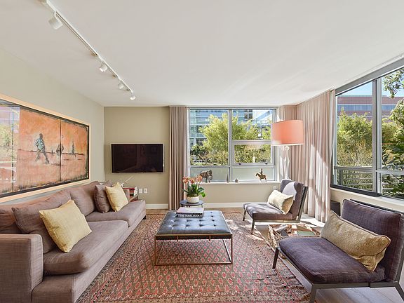 2nd image of 420 Mission Bay Blvd N Unit 101