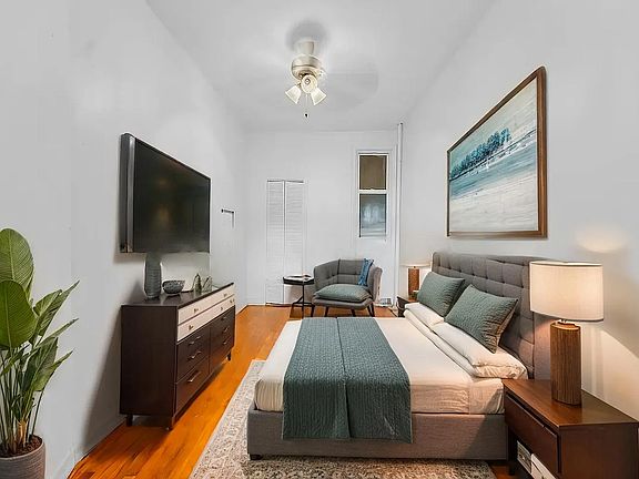 5th image of 548 11th St APT 5