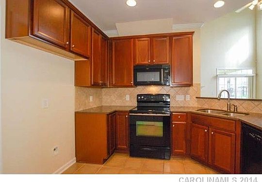5th image of 1206 Crown Vista Dr