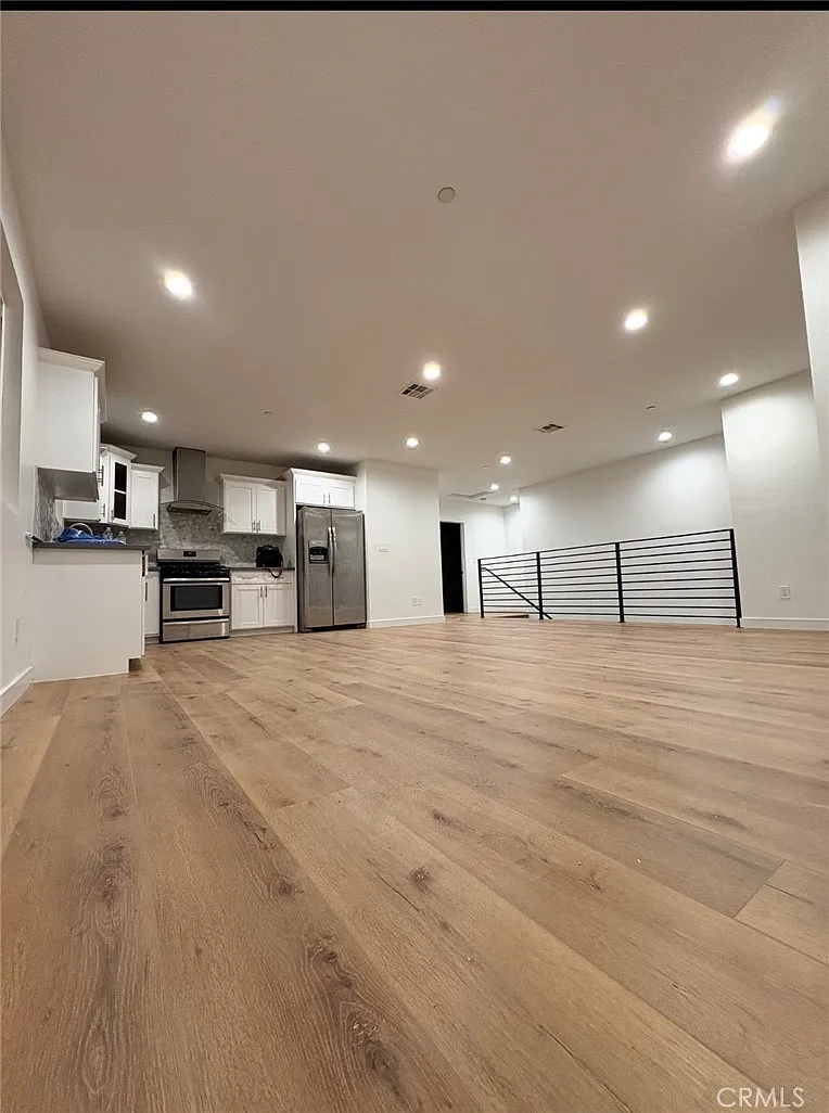 3 bed, 1278 sqft, $3,395 — Photo 1