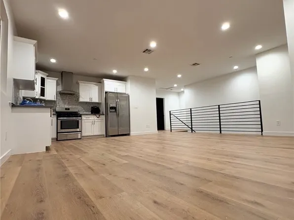 136 1/2 N Carondelet St, Los Angeles, CA 90026