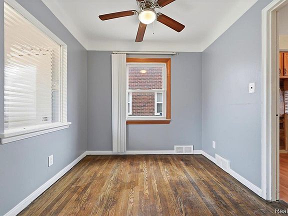 4th image of 9193 Rutherford St