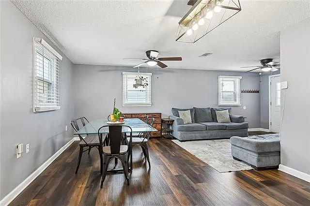 2220 Lloyds Ave — Photo 5