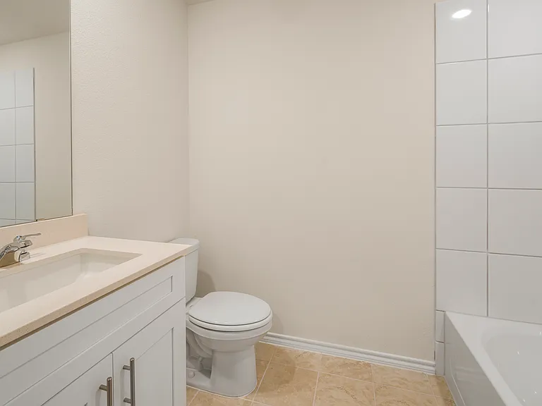 617 Camden Dr — Photo 5