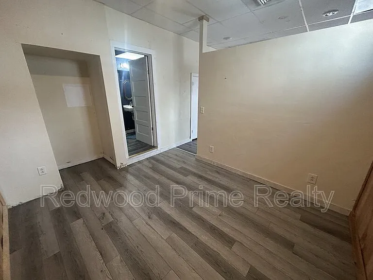 908 Main St #101 — Photo 6