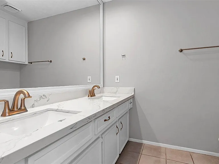 2710 Green Fields Dr — Photo 16