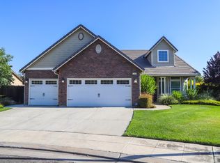 2981 Sierra Madre Ave, Clovis, CA 93611