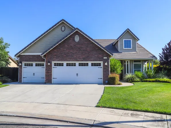 2981 Sierra Madre Ave, Clovis, CA 93611