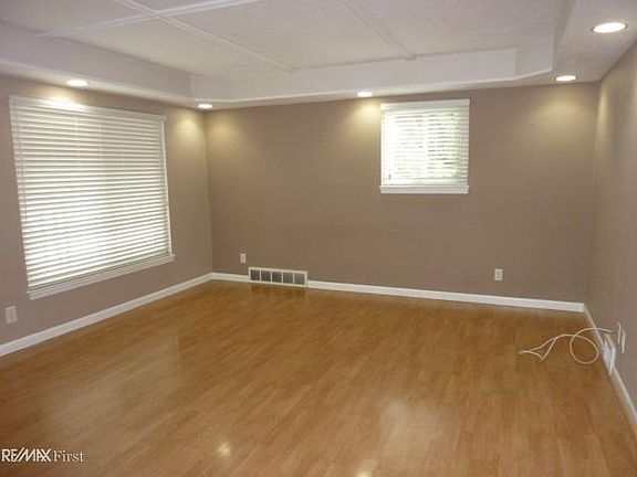 5th image of 23123 Deziel St
