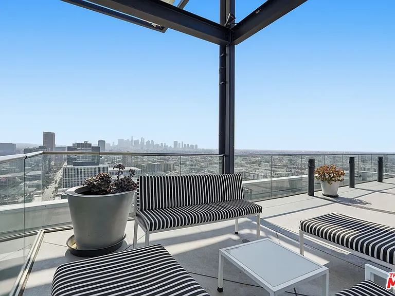 3810 Wilshire Blvd #1609 — Photo 23