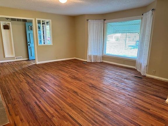 5th image of 1200 Parkwood Ln