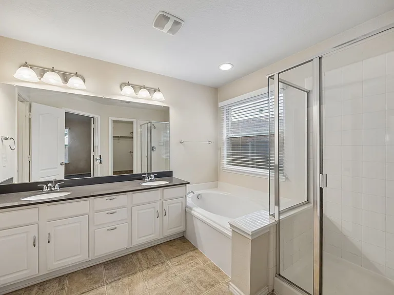 1552 Sleepy Hollow Dr — Photo 18