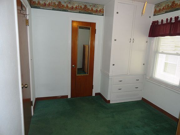 Bedroom 9' x 11'