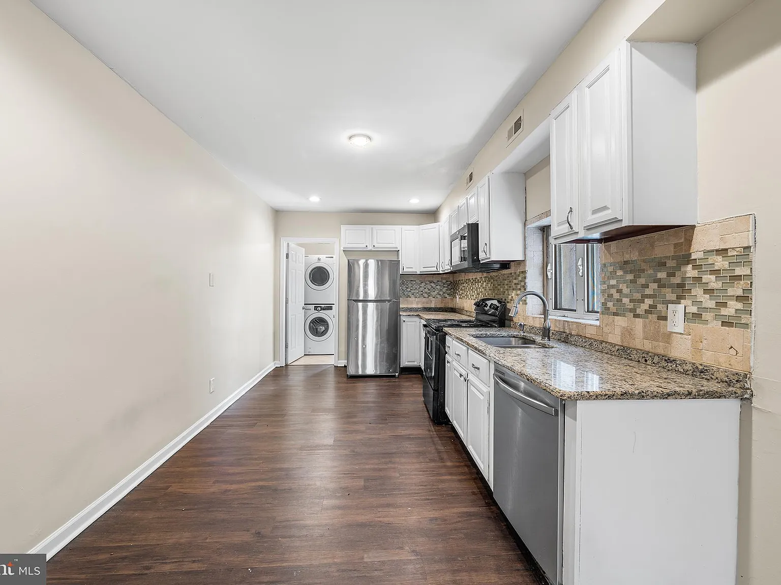 3 bed, 2.5 bath, 1600 sqft, $2,000 — Photo 4