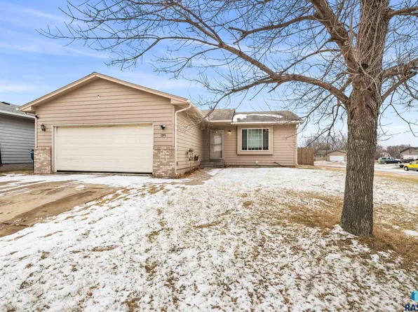 1201 E 71st St N, Sioux Falls, SD 57104
