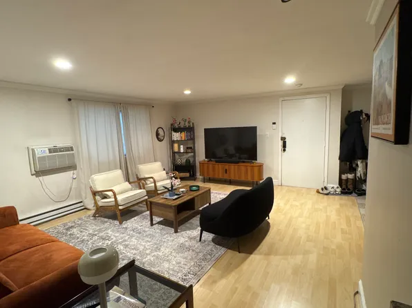 5 Royal Crest Dr #2E, Randolph, MA 02368
