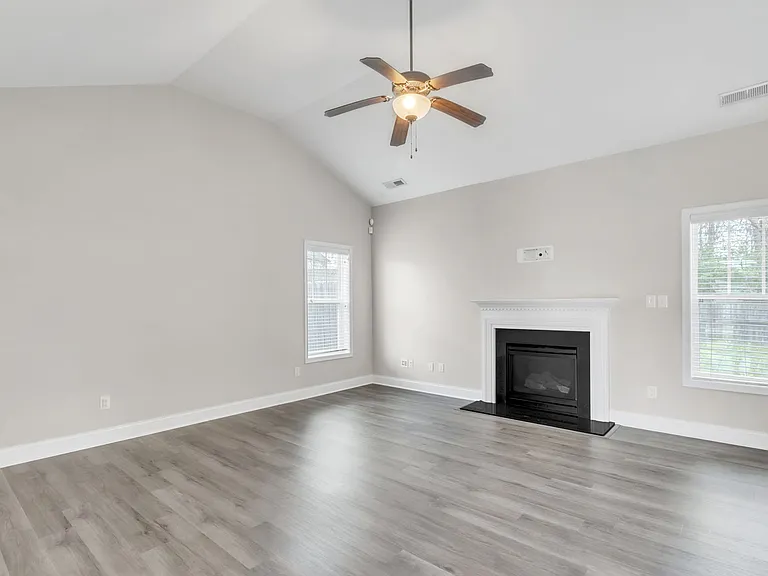 127 Ganton Dr — Photo 8