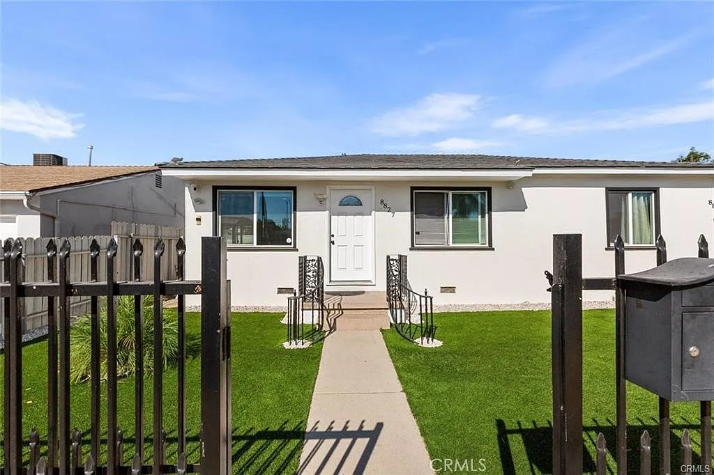 3 bed, 1014 sqft, $3,700 — Photo 1