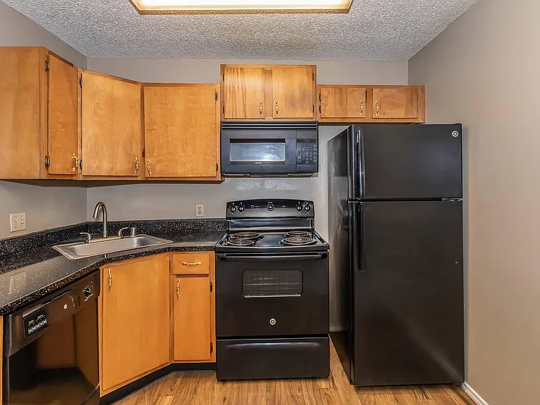 District West — Photo 13