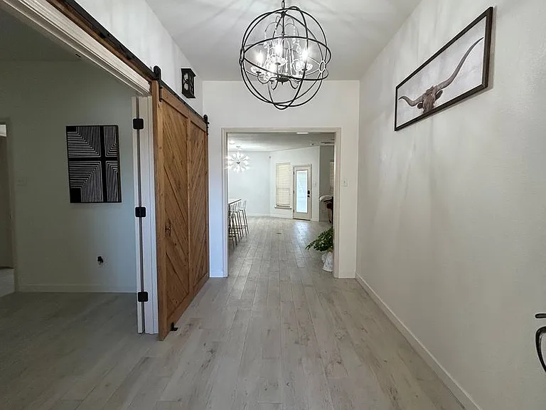 5900 Oak Creek Dr — Photo 3