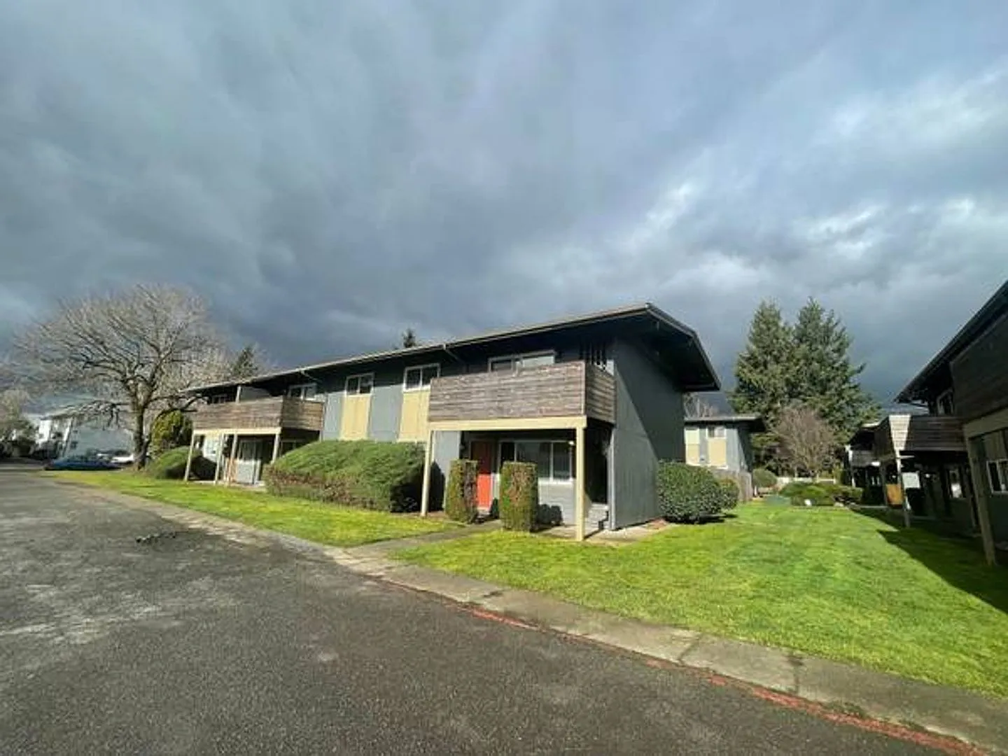 12702 E Burnside St — Photo 4