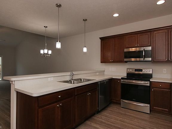 2nd image of 116 Pebble Creek Ln
