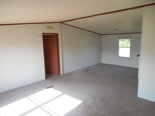 4th image of 214 Titanium Dr