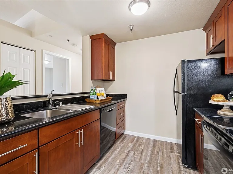 975 Aberdeen Ave NE #E301 — Photo 8