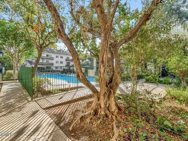 5460 White Oak Ave #G222 — Photo 21