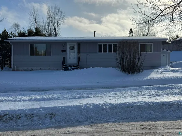 17 Law Dr, Silver Bay, MN 55614