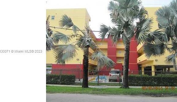 4th image of 1627 NW 18th St APT 203