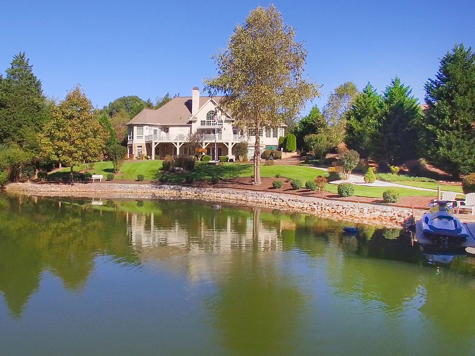 Tellico Lakefront Estate
