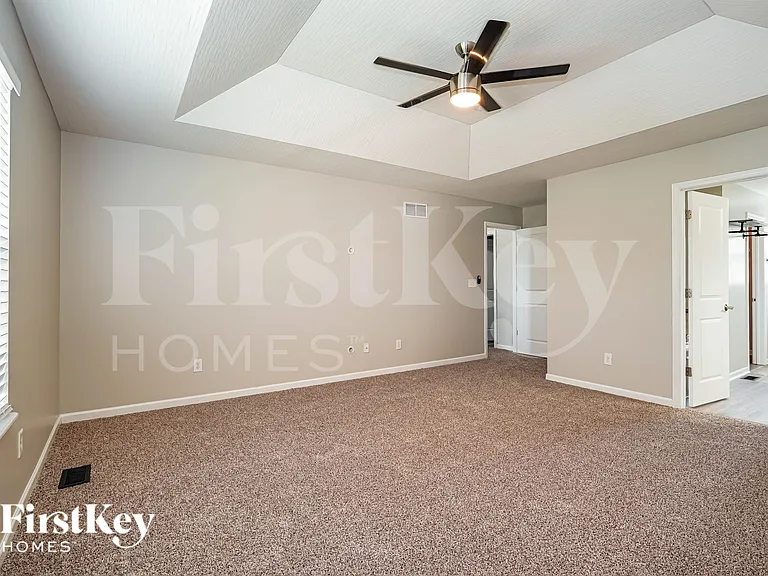 891 Orwell St — Photo 12